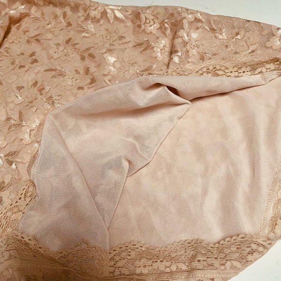 Cream Asymmetrical Lace Camisole Sleeveless Top - Picture 2 of 9